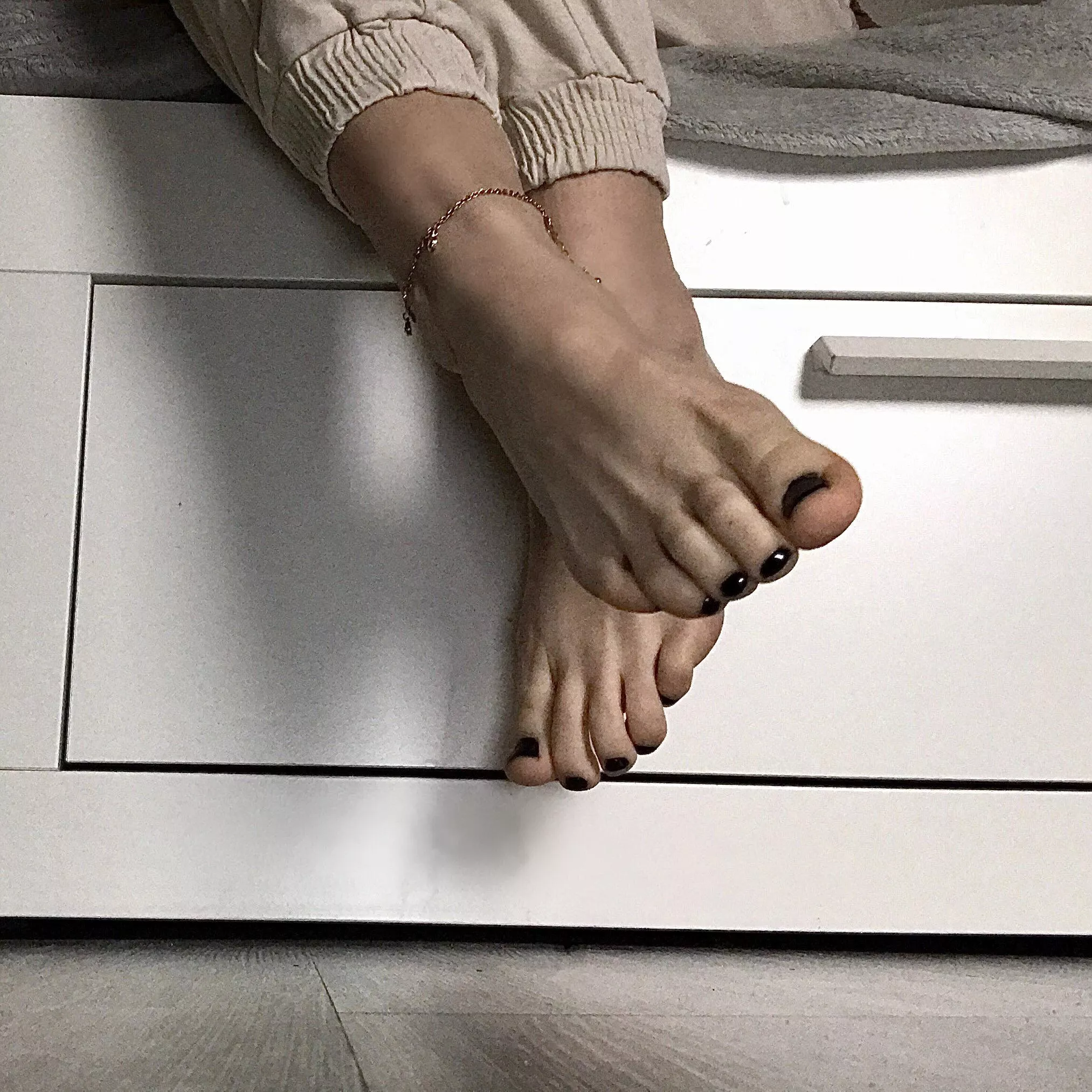 Fresh pedi 💅🏼🖤 posted by Agatha_goddess