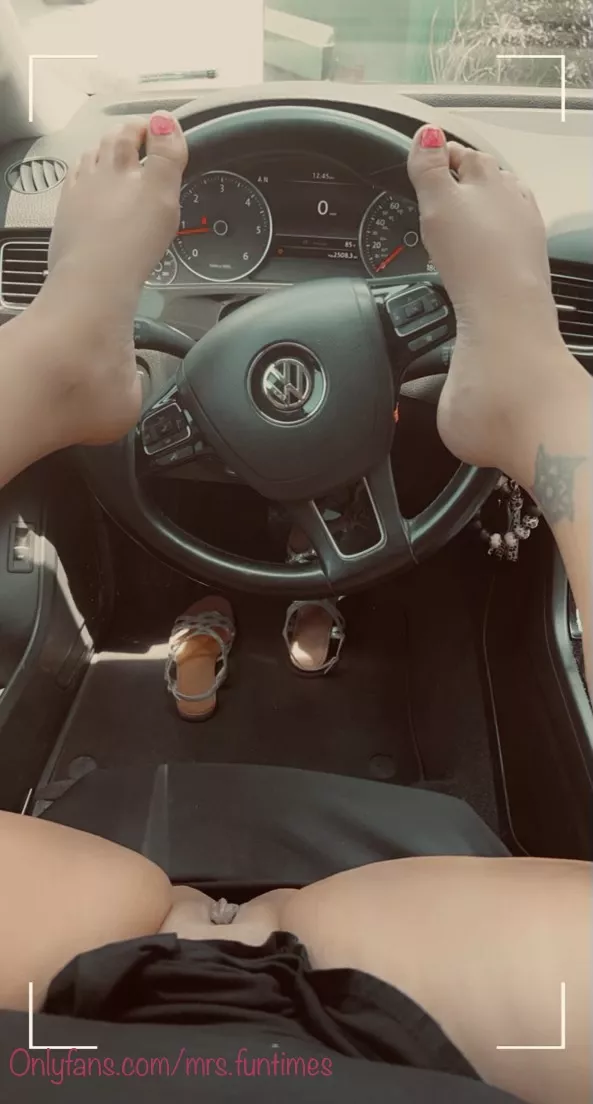 Fresh Pedi in the V-Dub posted by MrsFuntimes