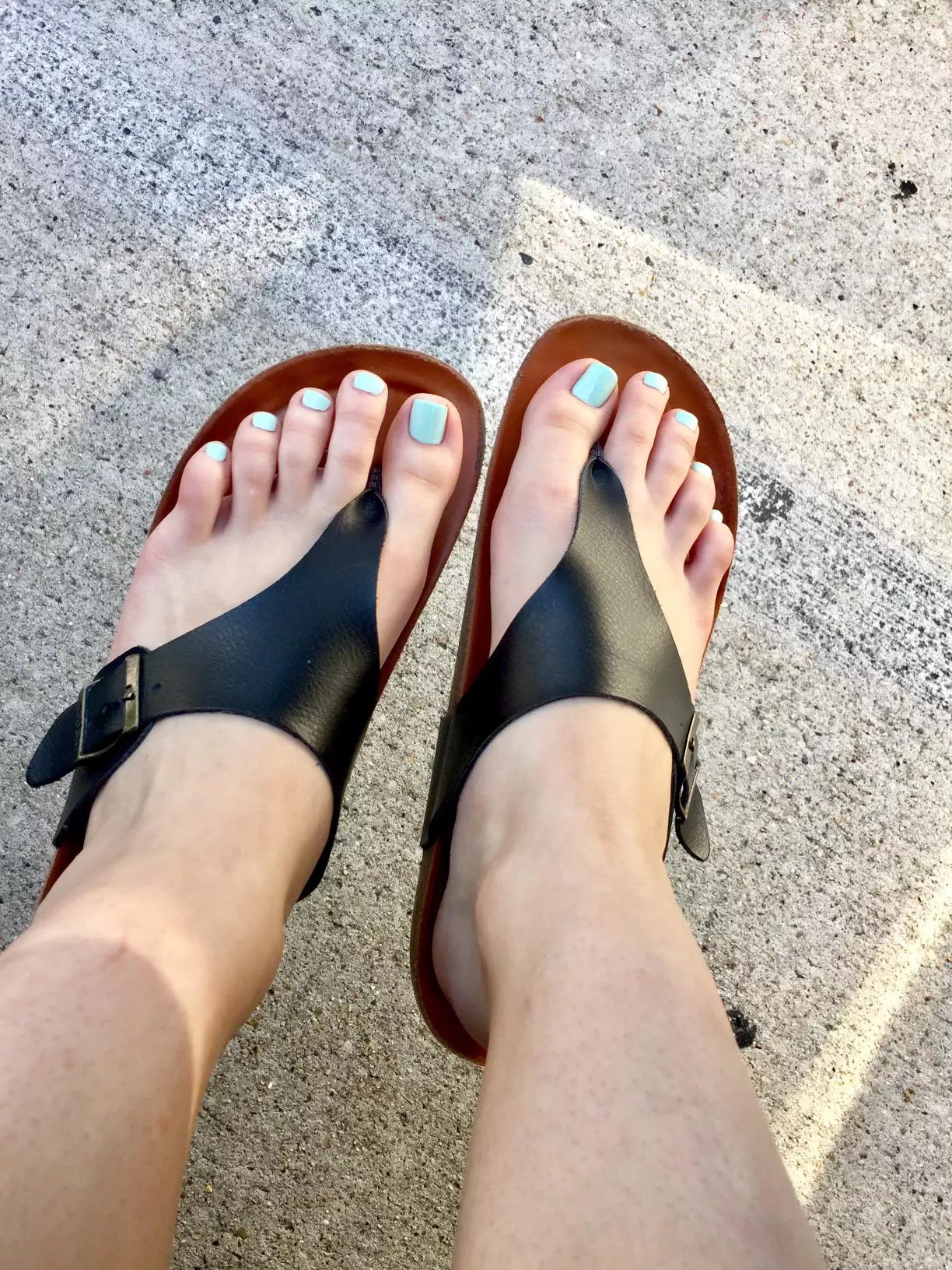 Fresh toes, would you sniff my feet? posted by SpecialPeach2936