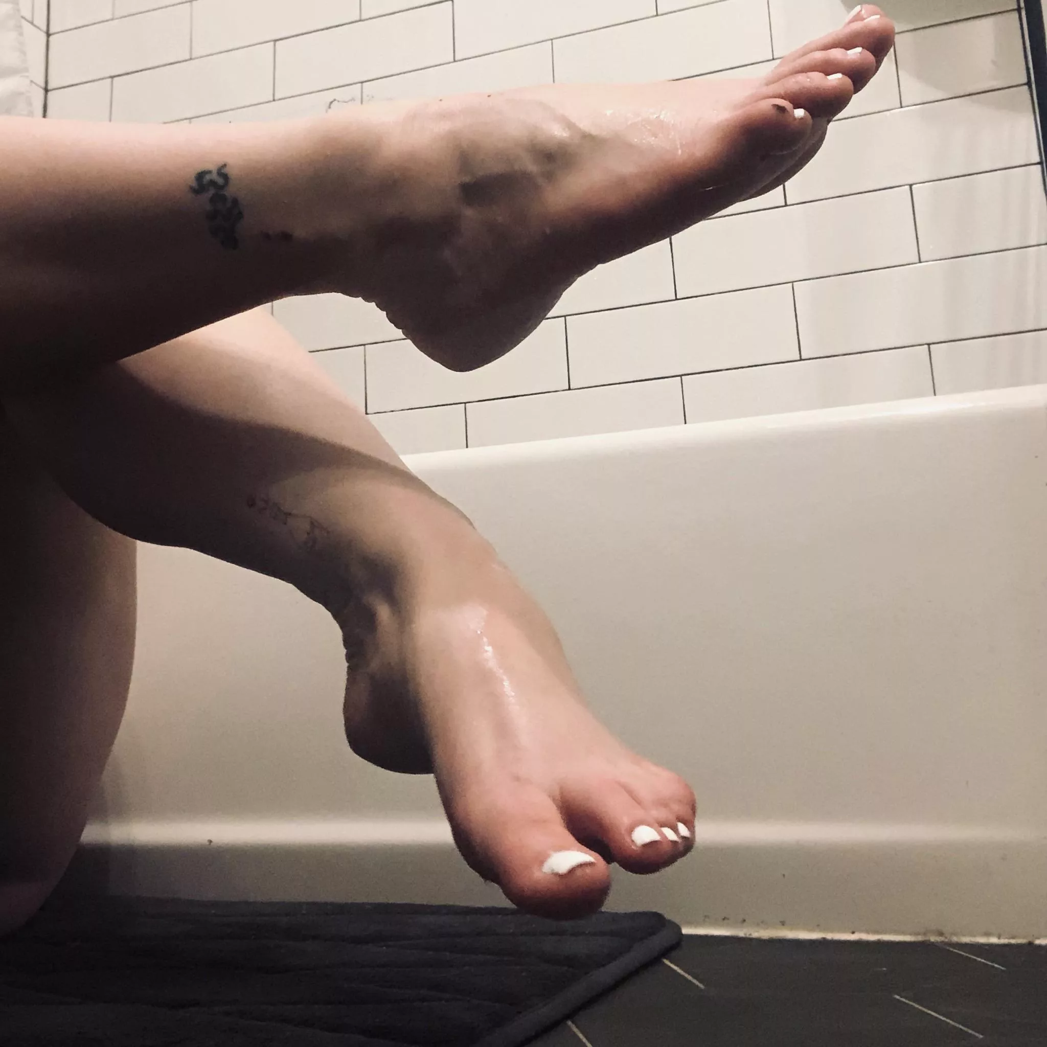 Freshly painted for your enjoyment ;) DMs open posted by Daphnevoss