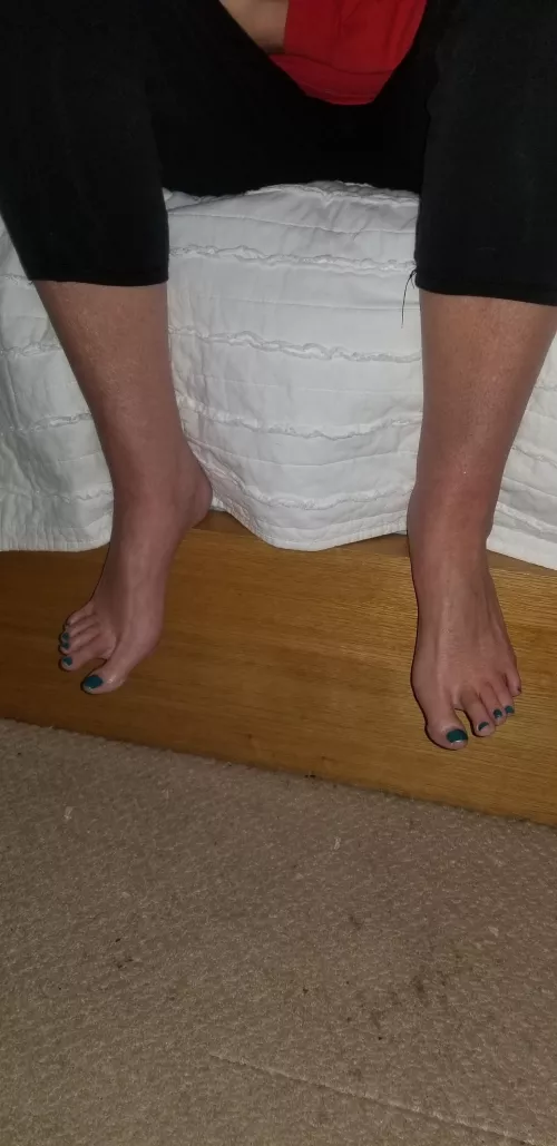 freshly painted toes by Ill_Date5367