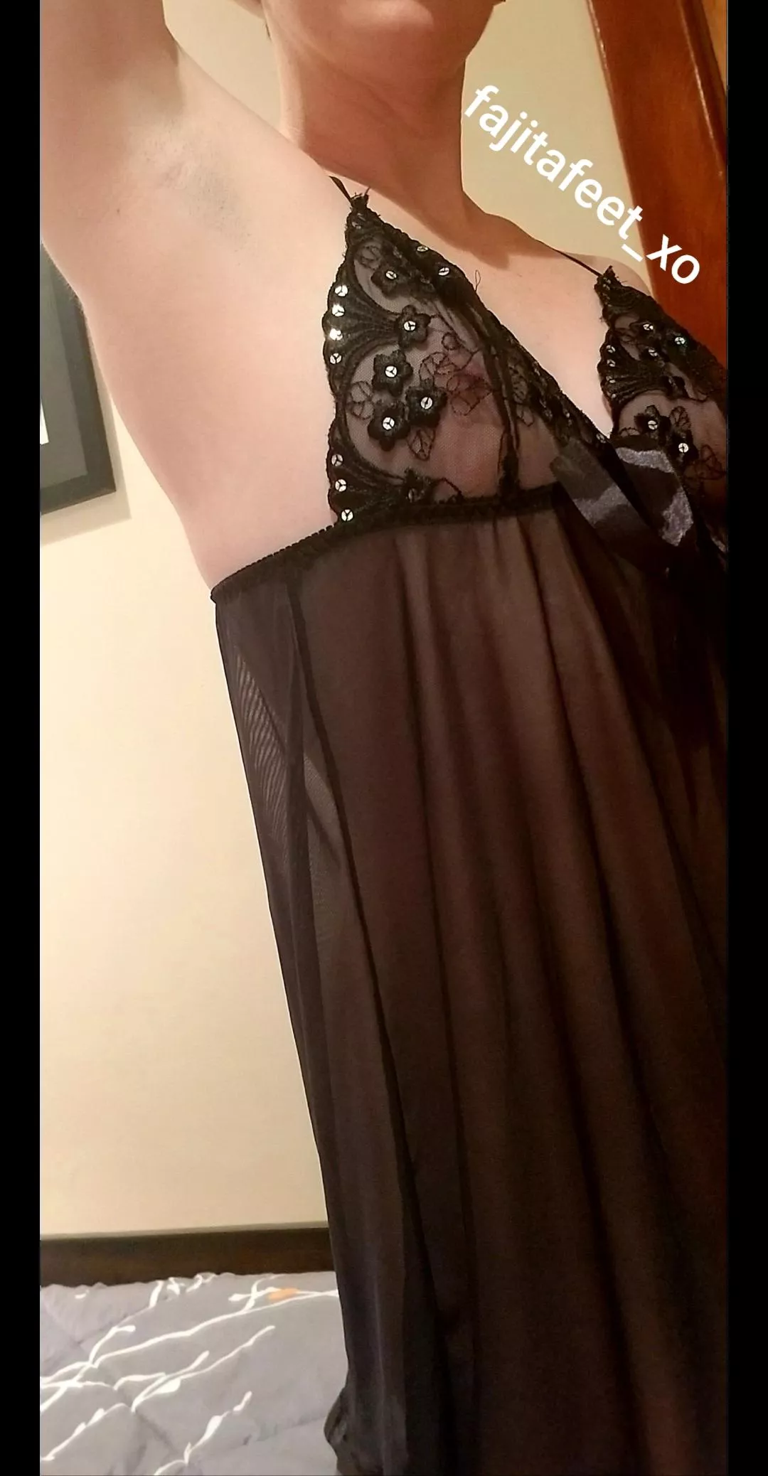 Freshly shaved, can you lend a tongue posted by Fajitafeet_xo