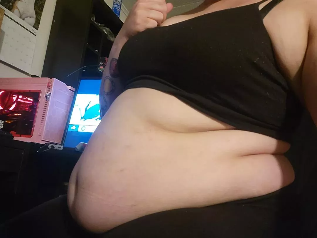 Friday night is pizza night 🍕❤️ posted by temporarynonsense9