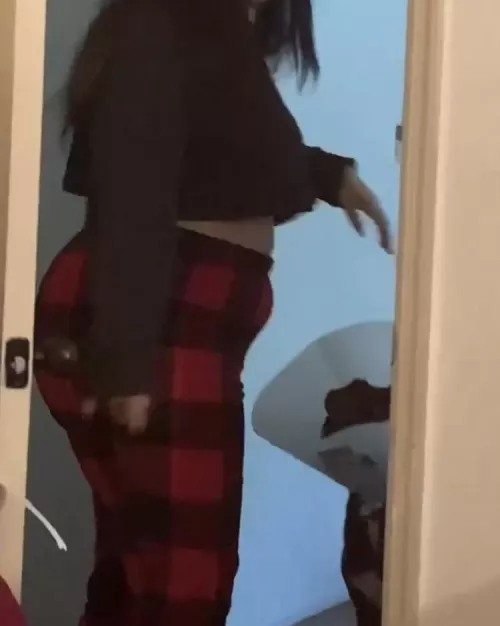 Friend brought her dog over and while taking a pic of her cone caught this 10/10 side angle by Defiant-Ice5273