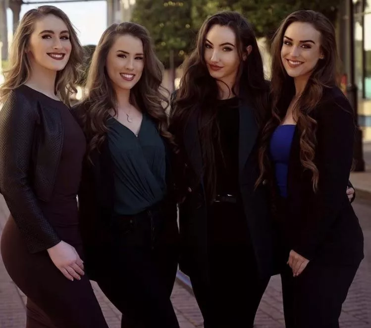 Friends Hanging Out posted by rikkux2