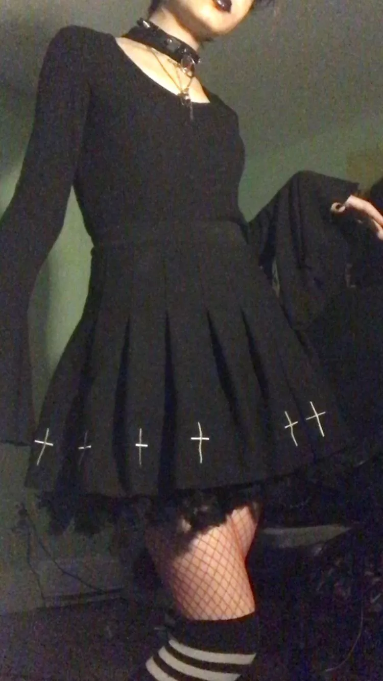 frilly sleeves!’ posted by lucifers_cumdump