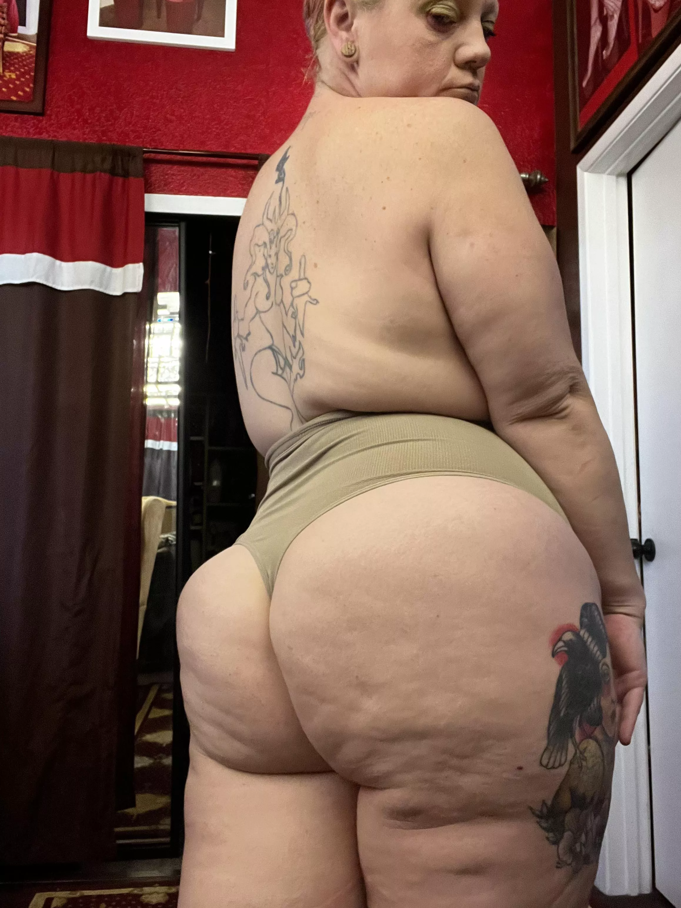 From the back wanna bend me over! posted by milkandcakez