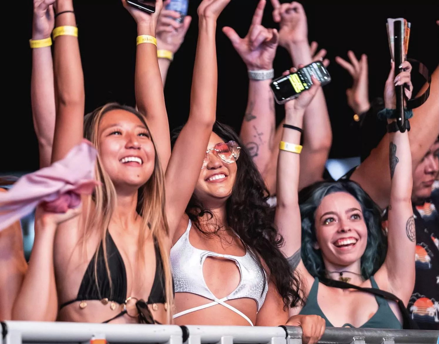 Front row slip posted by curvao269