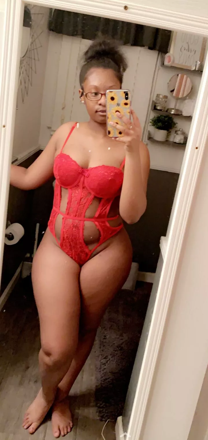 Front view ? Or do you wanna see the back view? posted by 1lilmal