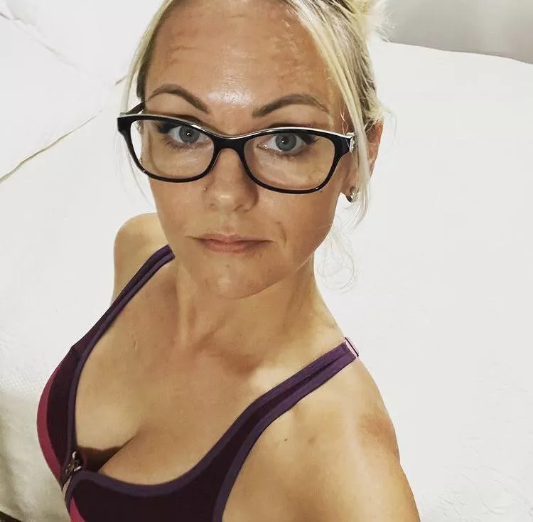 Front zippers are best 42F posted by TheRealAnimeLanie