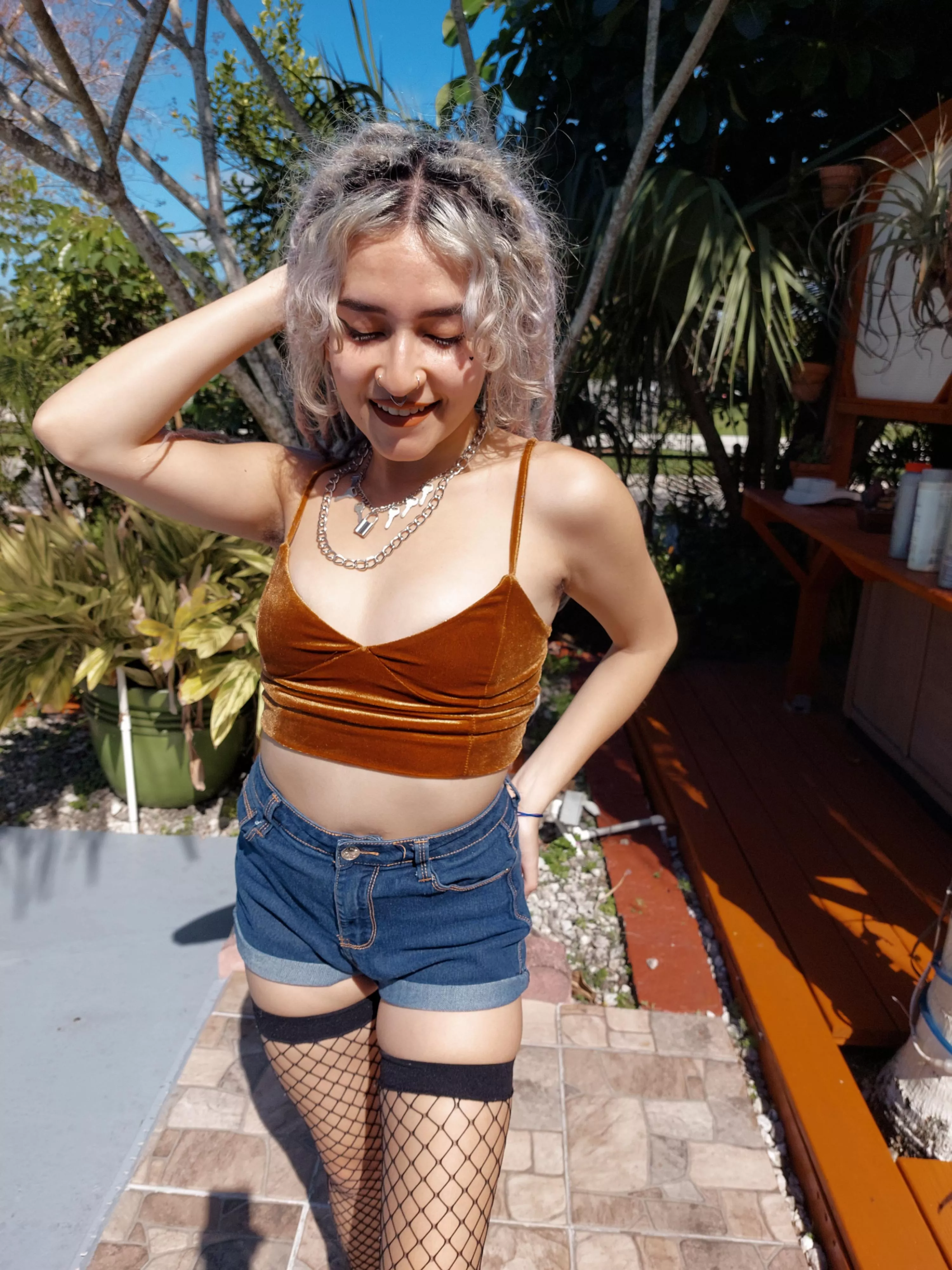 Fuck a goth goddess to pop punk 👅 posted by deathofvenusx