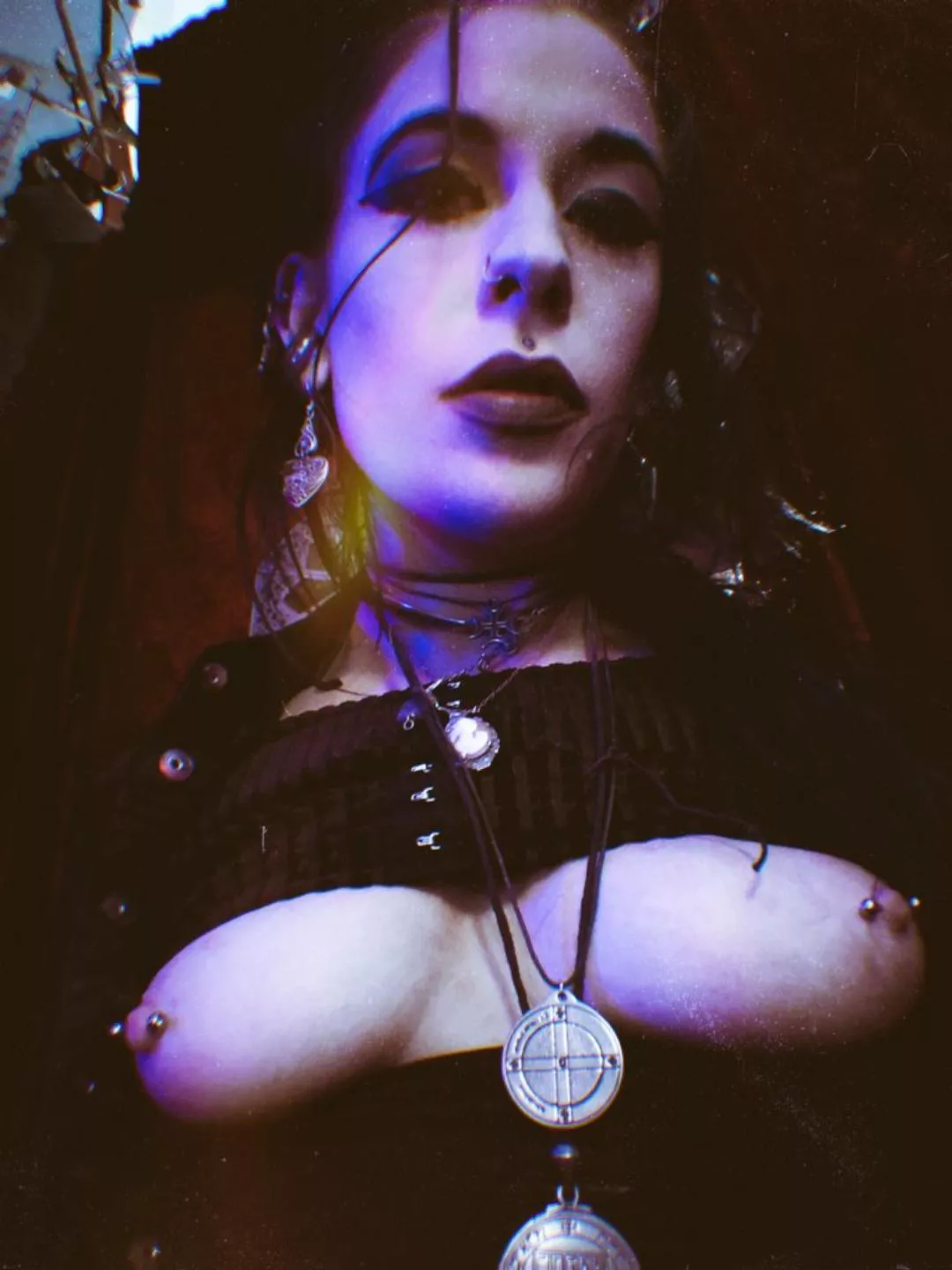 Fuck I love it when everyone can see My exposed titties...suck on them while you jerk that horny cock...oh fuck.. posted by SuccubusXana