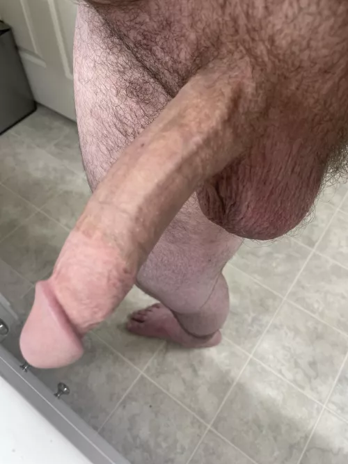 Fuck I’m so hard i need to cum by TowerResponsible5625