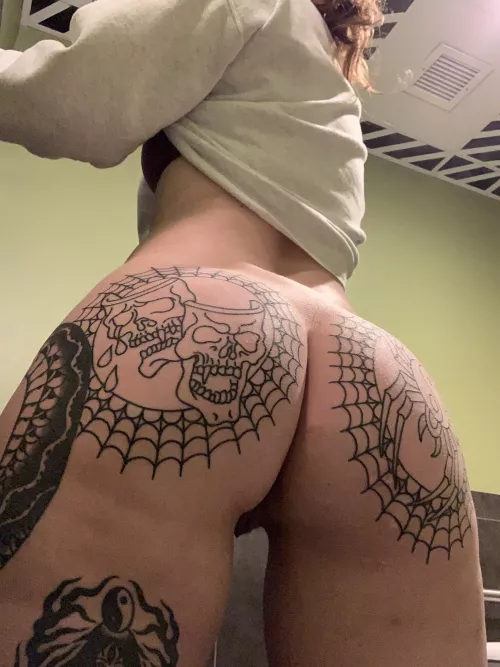 [f]uck me in a public restroom 🚽 by girlagainstgod