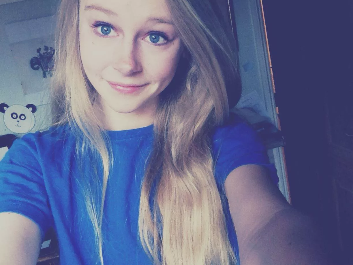 Fuck my throat, pretty please? posted by jessicabee11