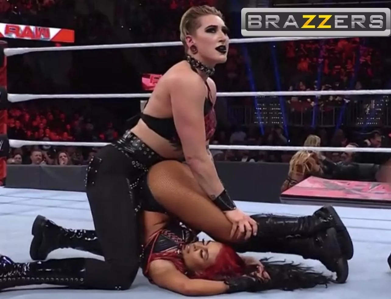 Fuck.BWC Rhea poundin Zelina 🤩 posted by cant_see_california