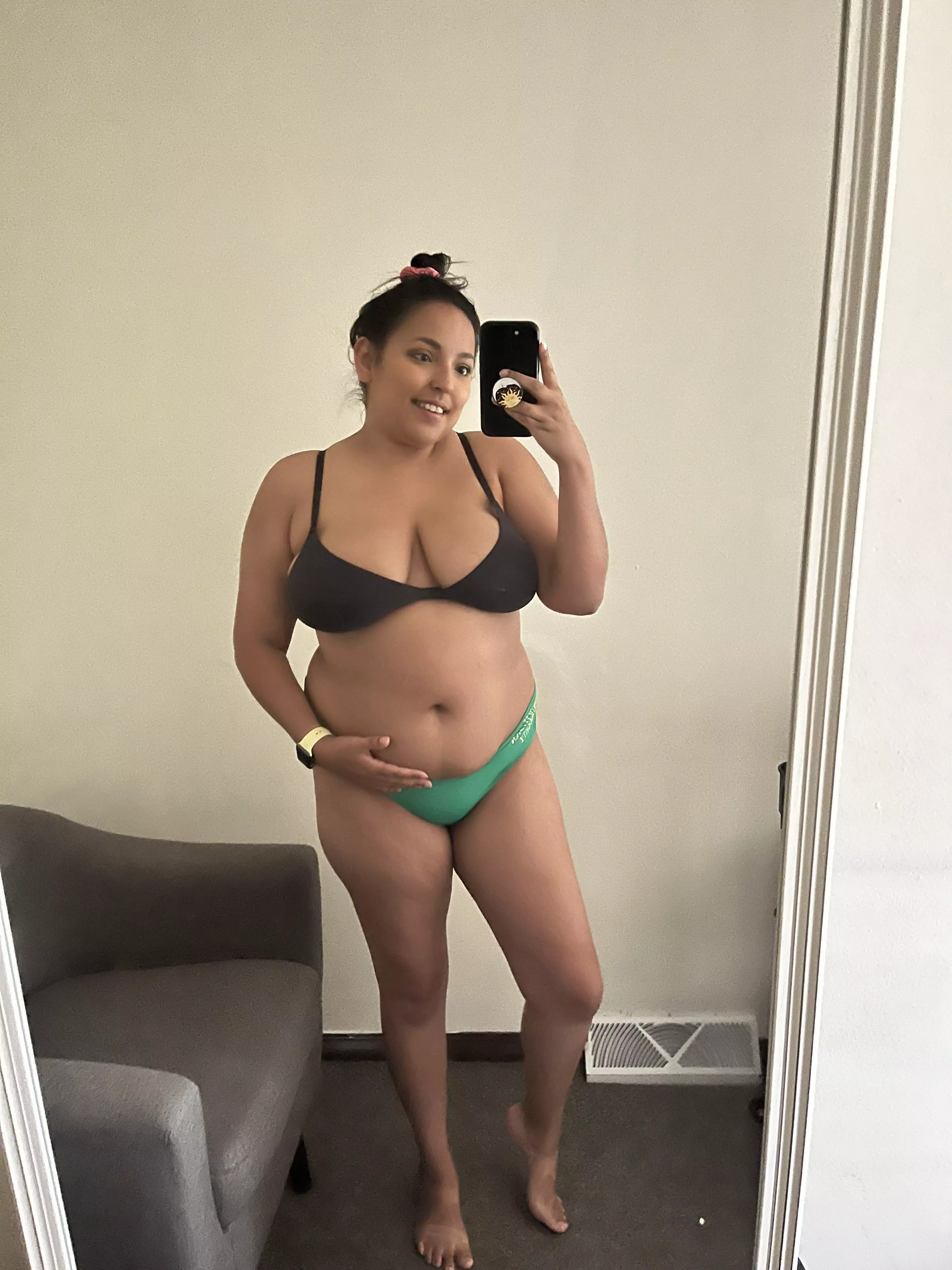 Full mirror selfie 🤳 posted by leftistbitch25