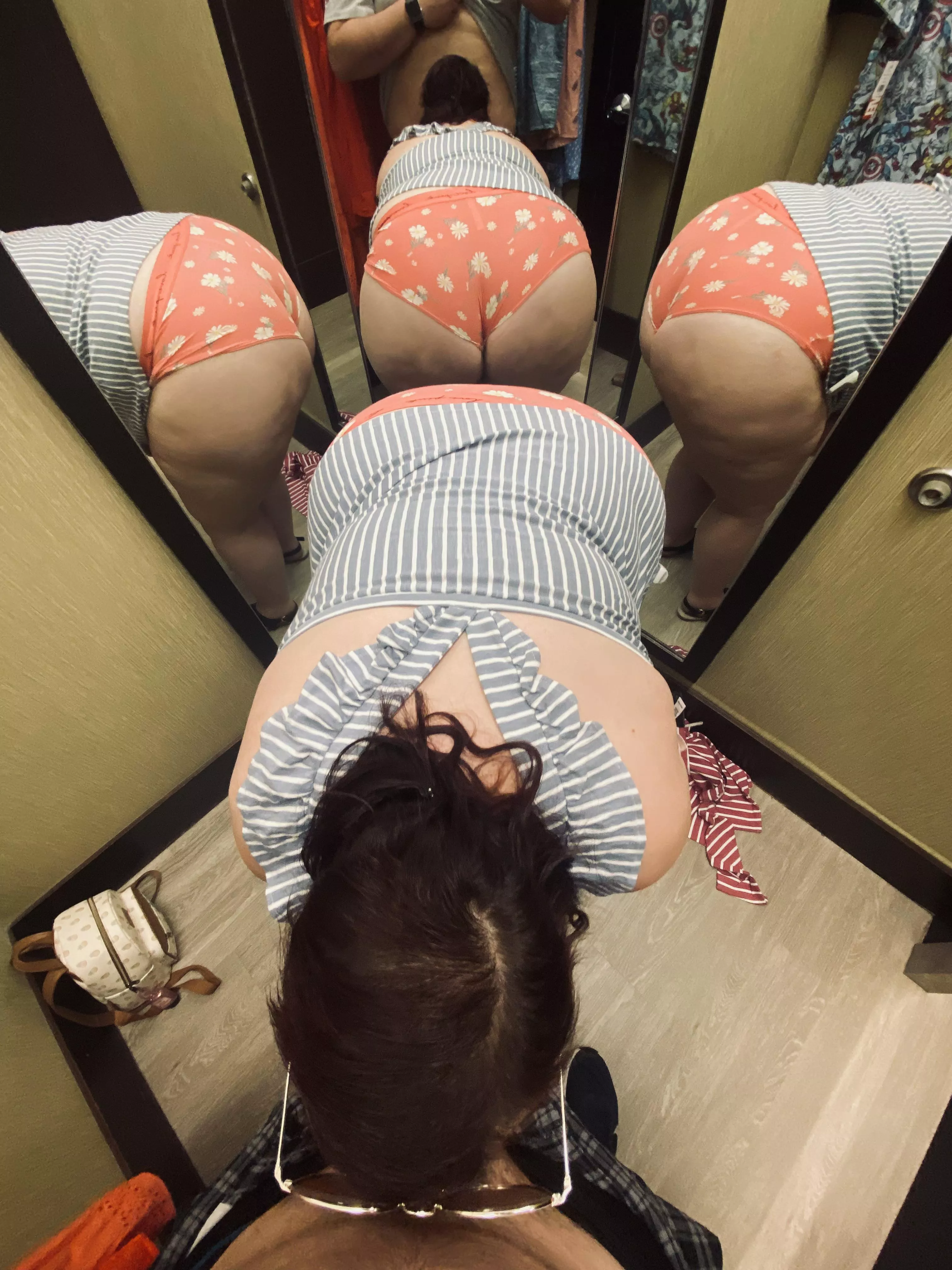 Fun in the changing room💞 Hope this is allowed🥺 posted by singswap