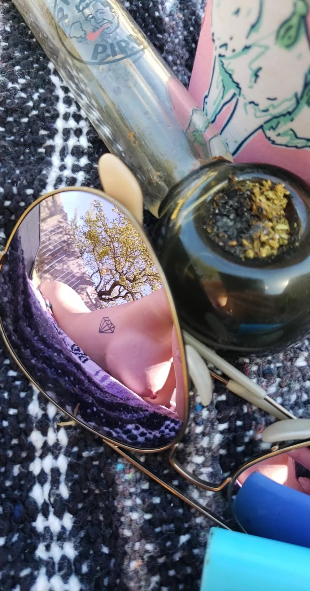 ... [f]un in the sun 🖤 ... naked of course 💋 posted by smashhhxoxo