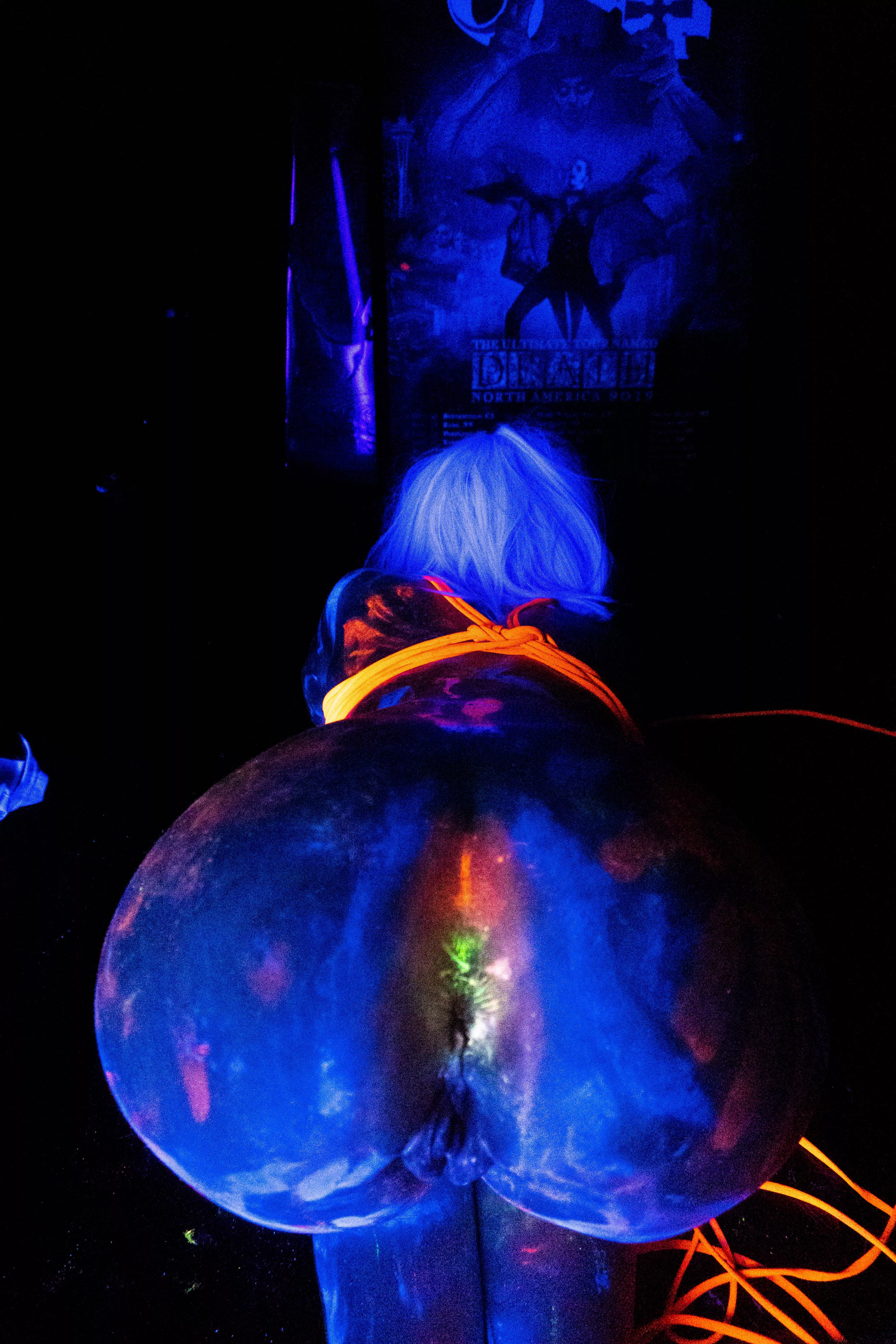 [F]un with blacklights and UV paint posted by knotty_fay