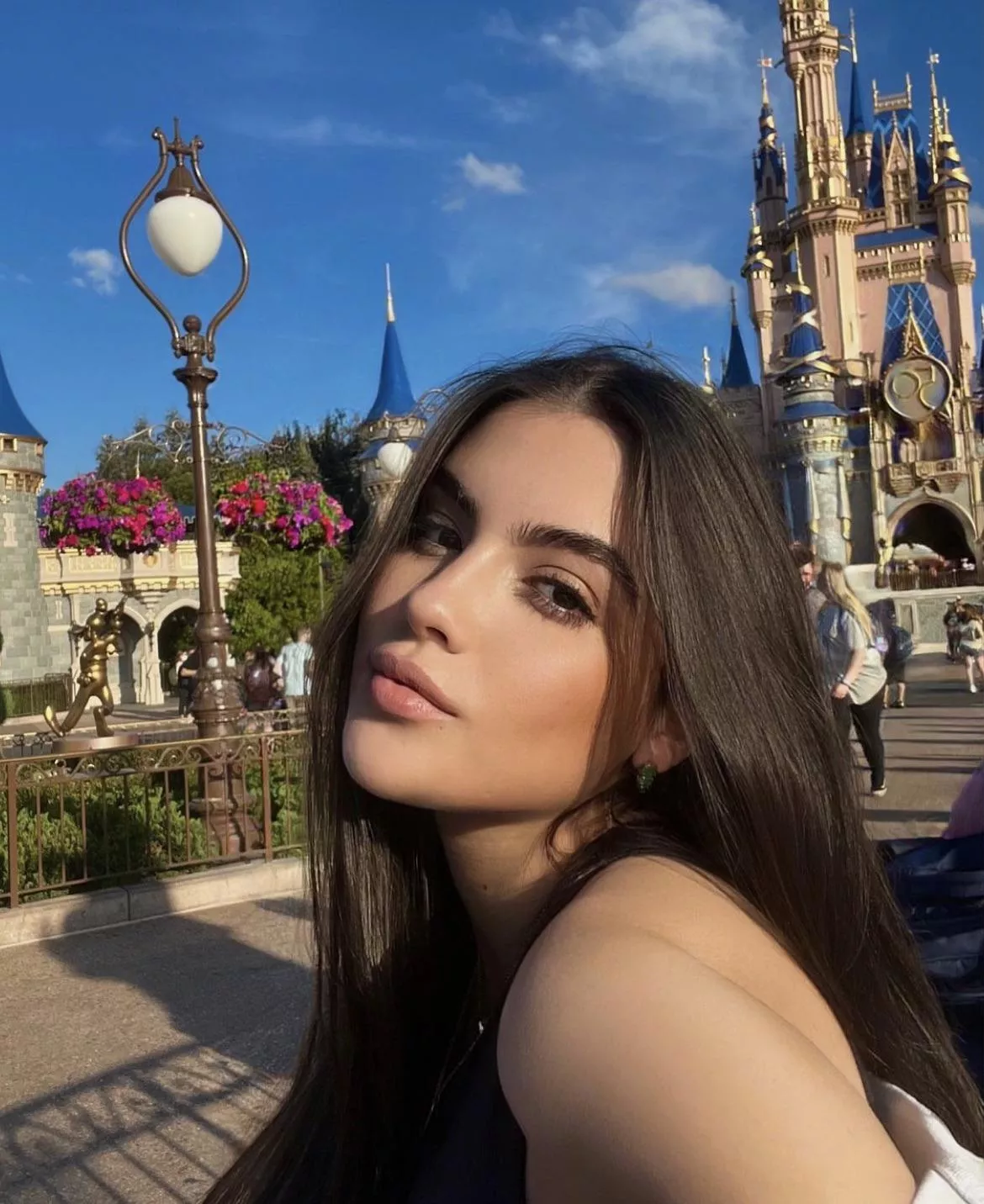 Gabrielle Martins posted by alejour