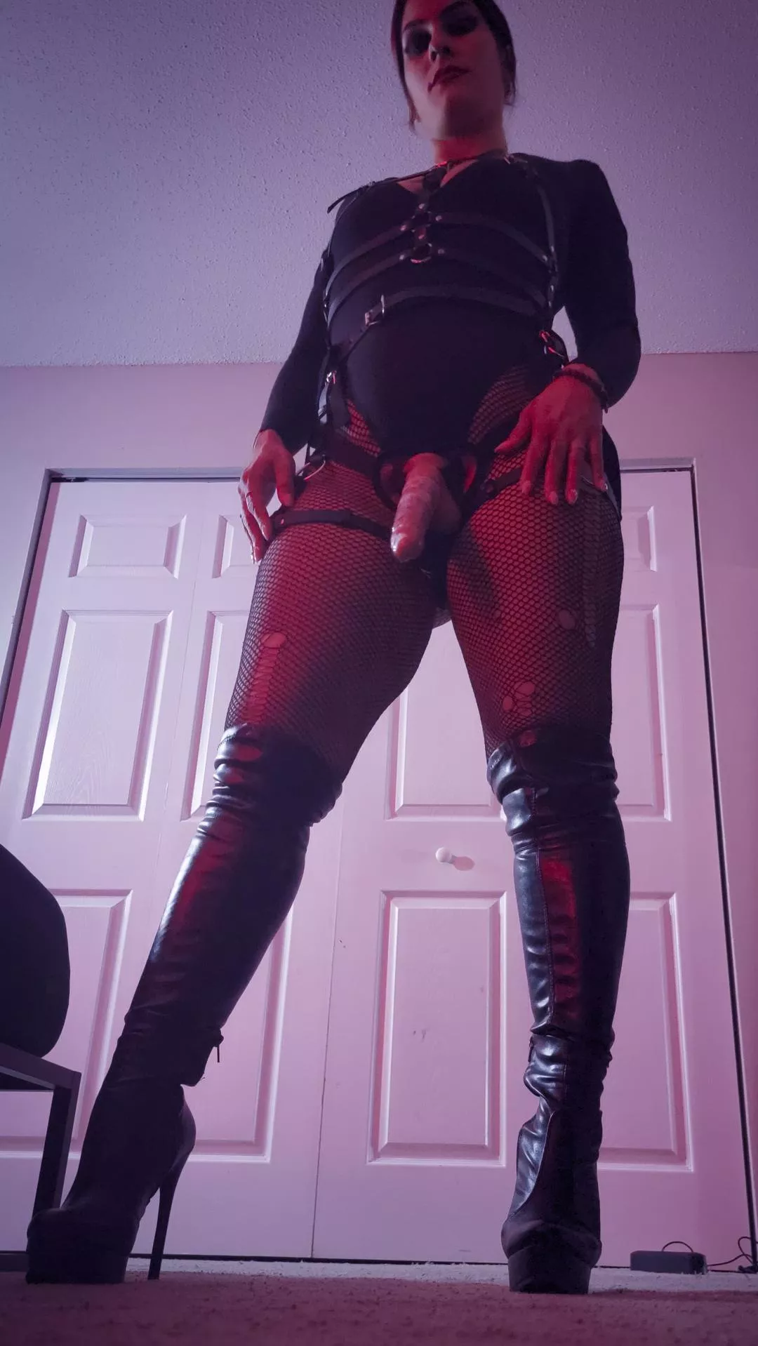 Gag on it, or sit on it? [Domme] posted by MistressVeraOfficial