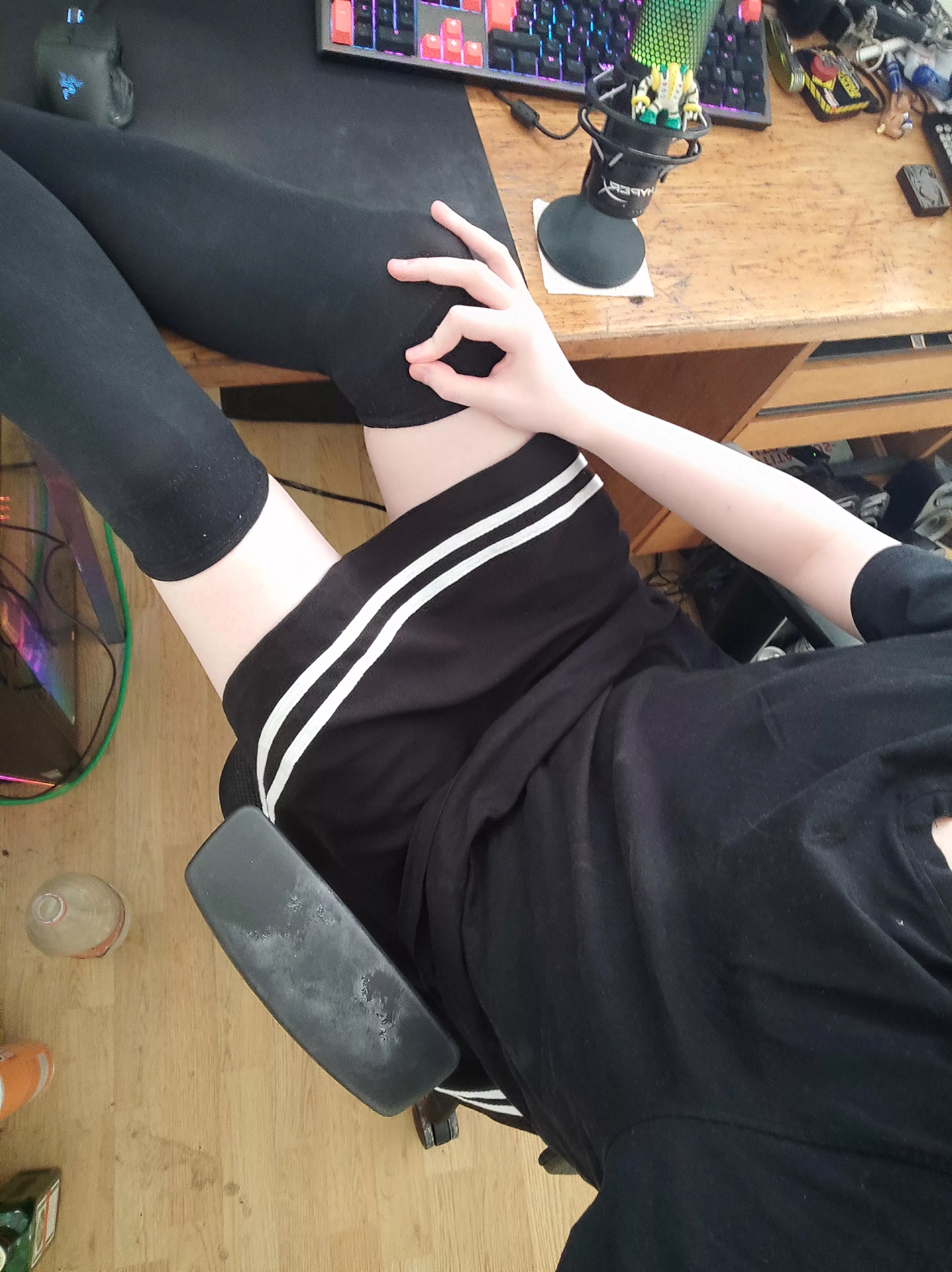 gamer boy seeks attention 🥺 posted by femboy_loli_neko