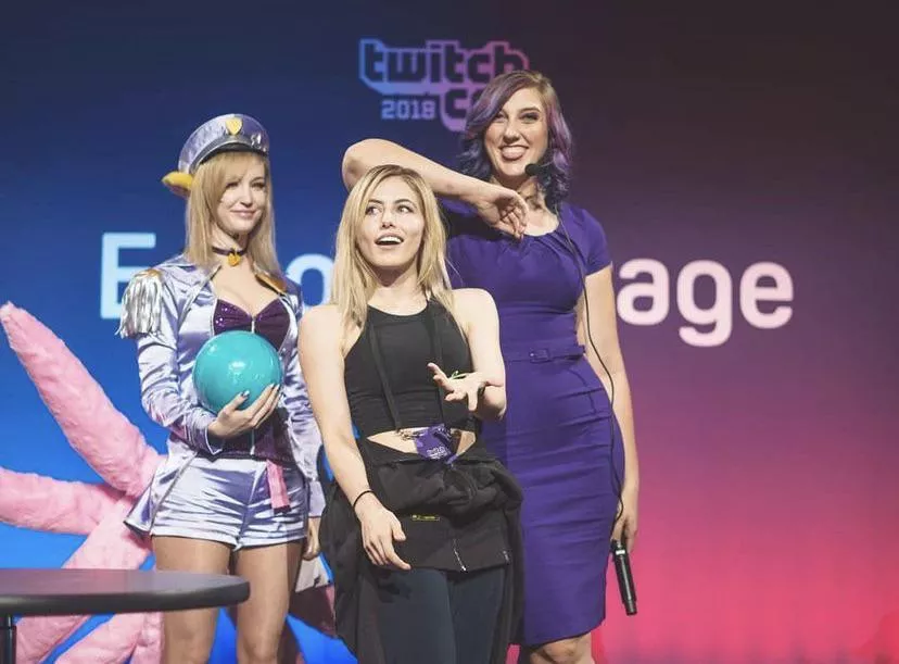 Gamer girls posted by kinkykat977