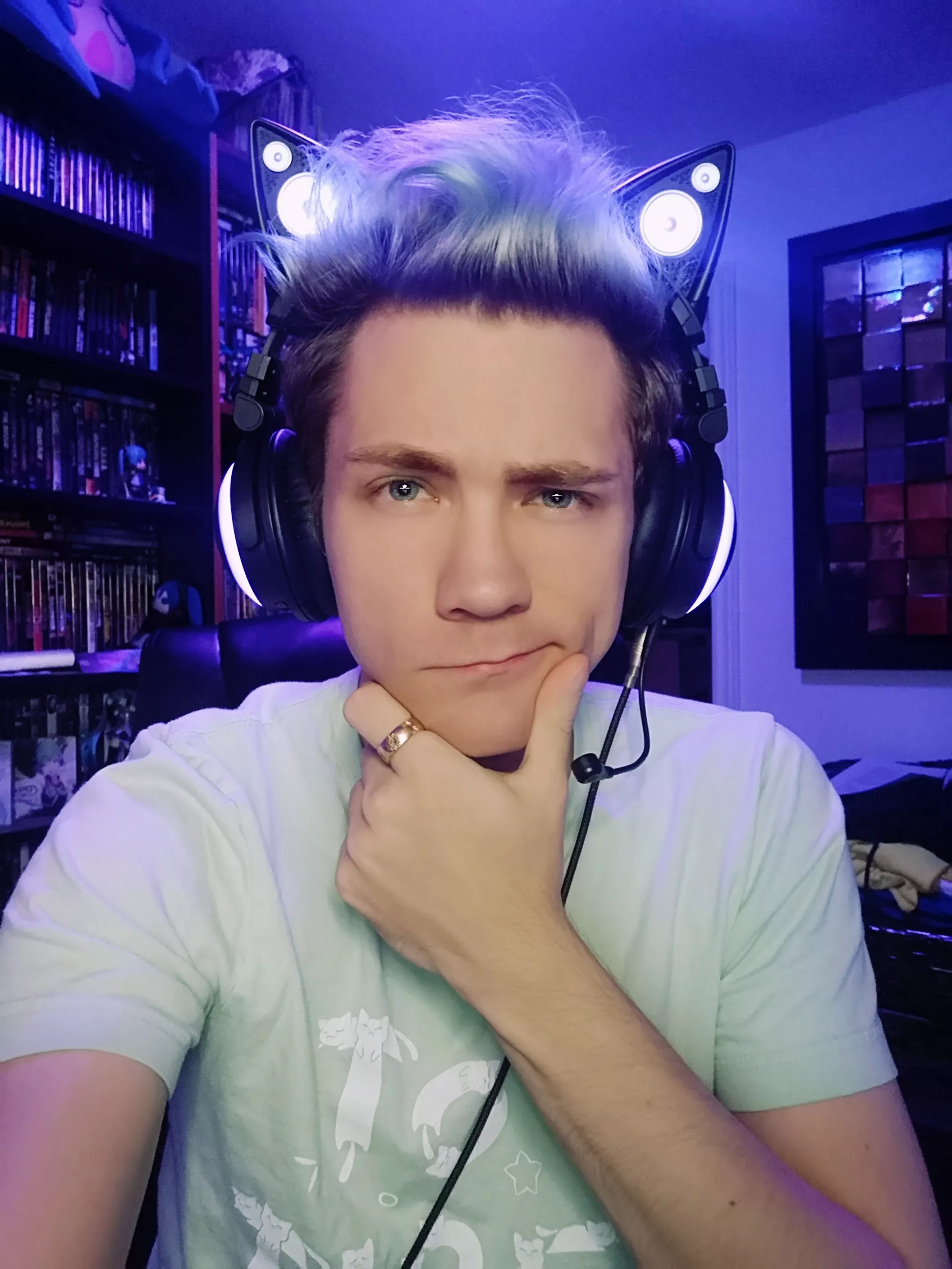 Gaymers, I need a game to binge this weekend. Any suggestions? 🧐 posted by Dondae