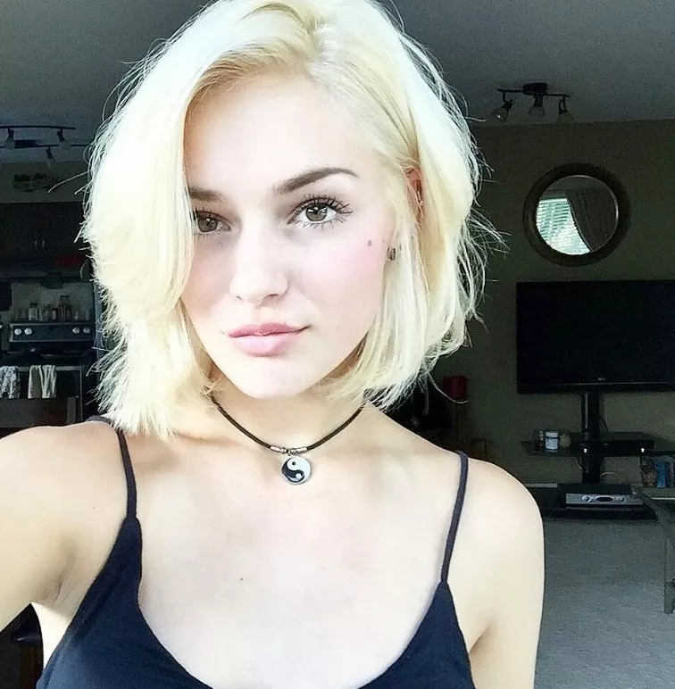 Georgia Ellenwood posted by ssx01