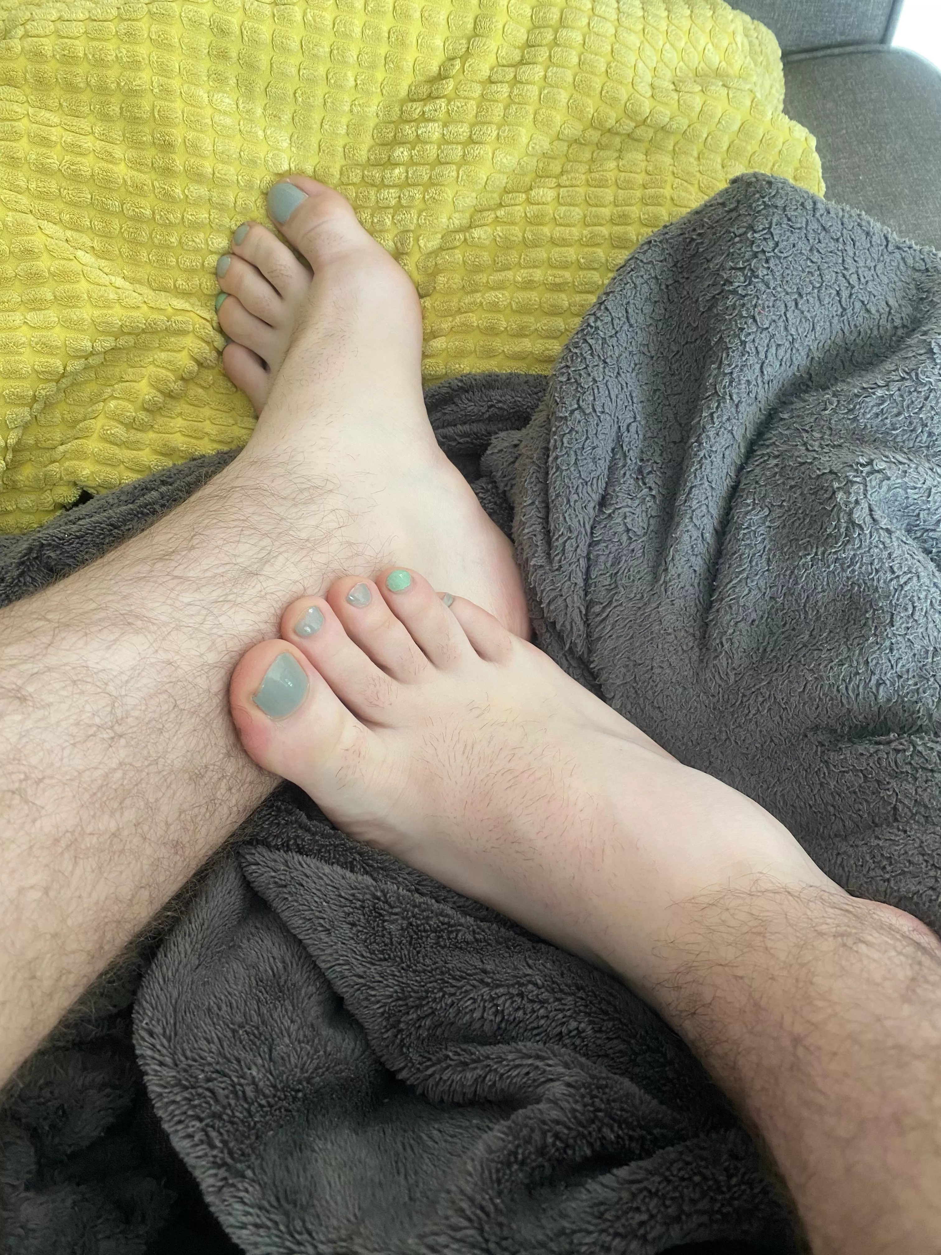 get comfortable posted by footlover1372