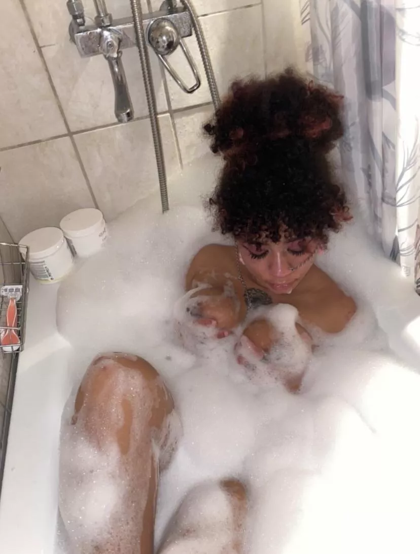 Get in baby 💖🐰 Sunday’s for self care! posted by -GUS___