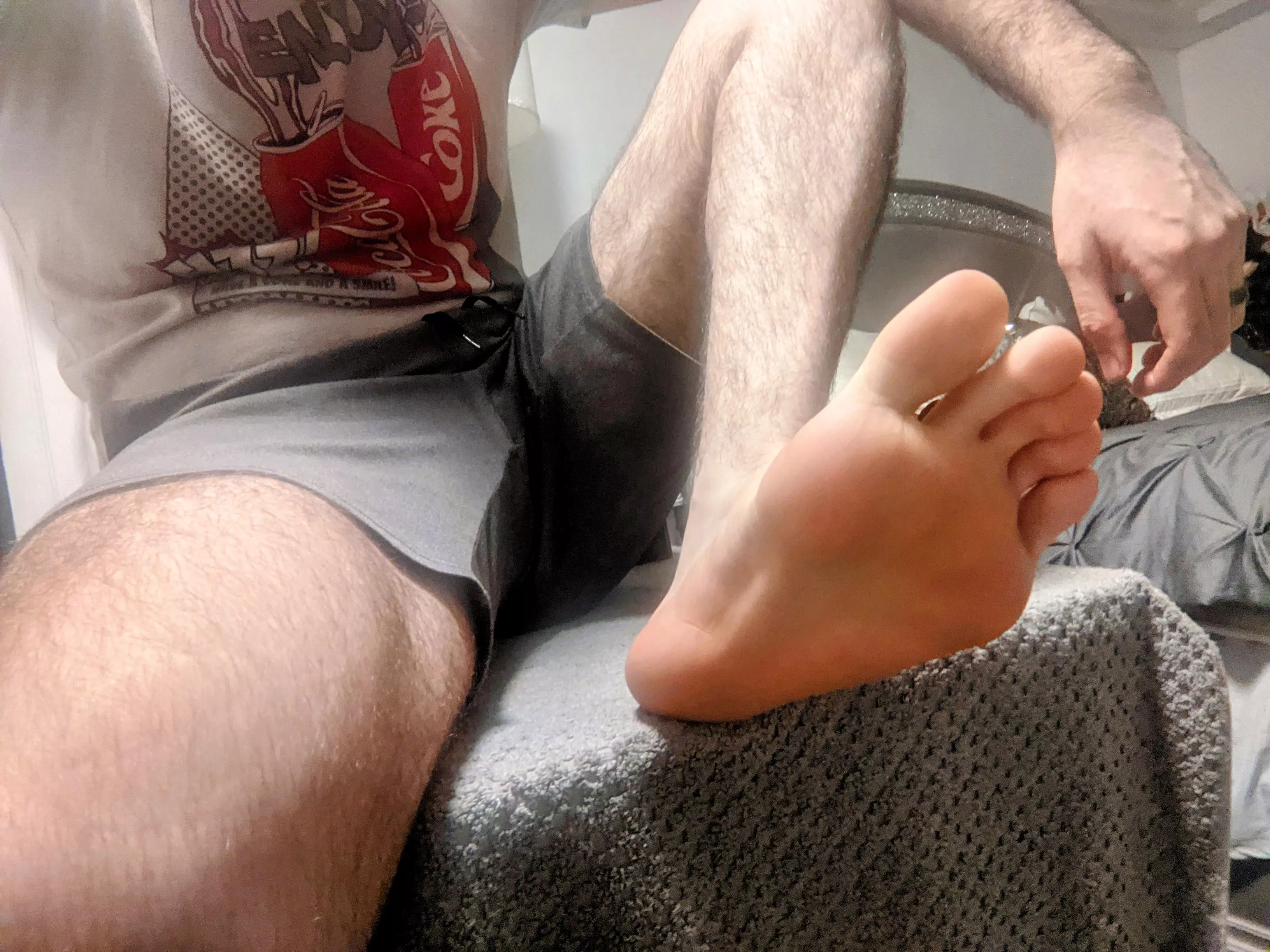 Get on yo5r knees and start licking posted by jackyardbreasts