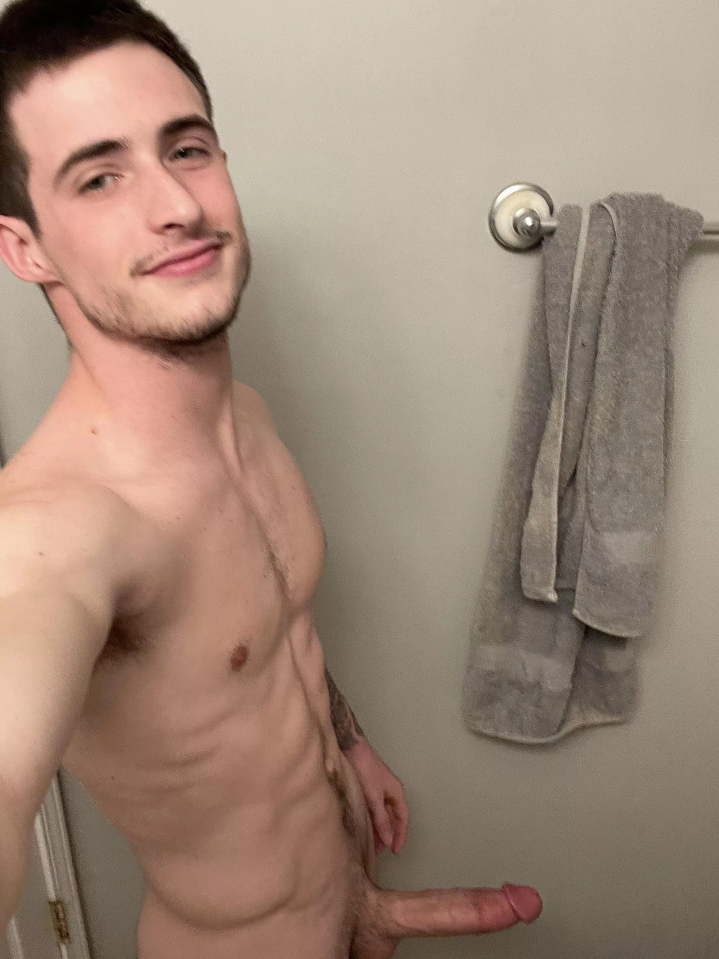 Get on your knees and blow me🥵 posted by MaxPriceOF