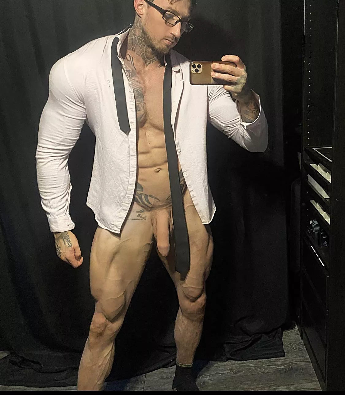 Get on your knees daddy’s home posted by MuscleAlphaXXX