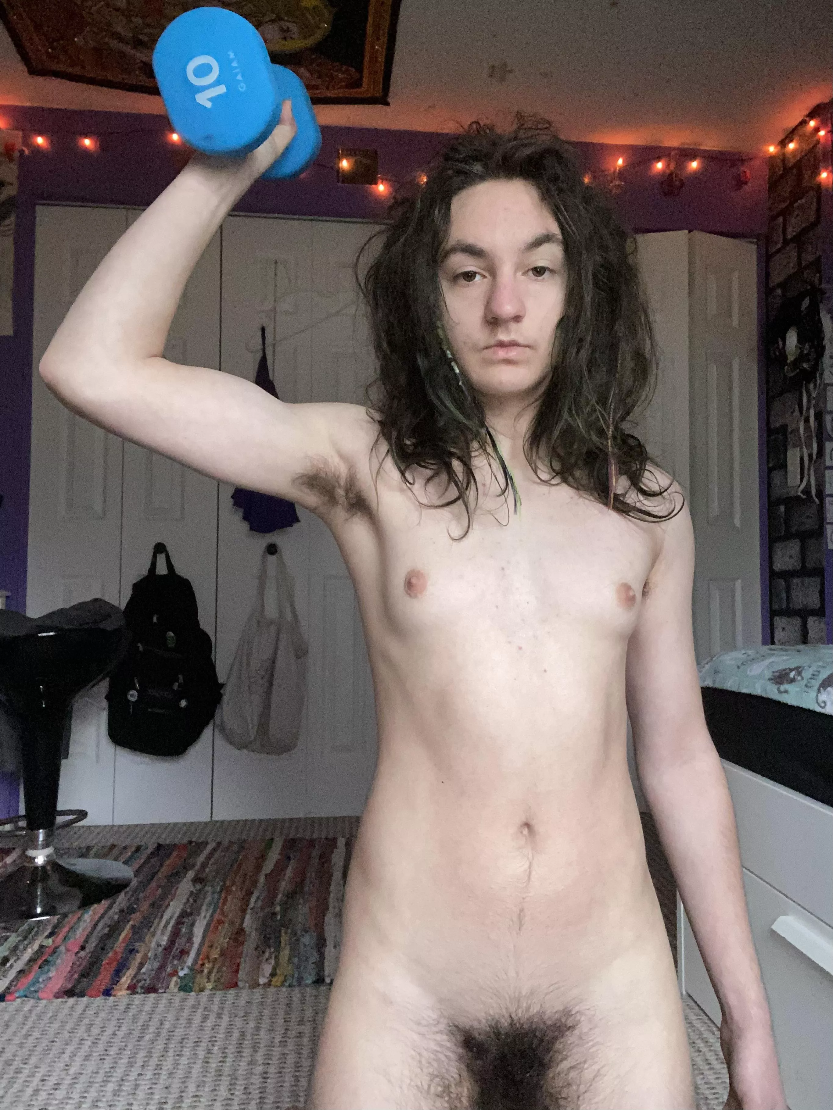 gettin sweaty 💪 posted by karpophag0us