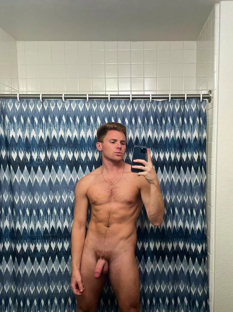 Getting nice and clean for you ❤️ posted by pelirrohoe