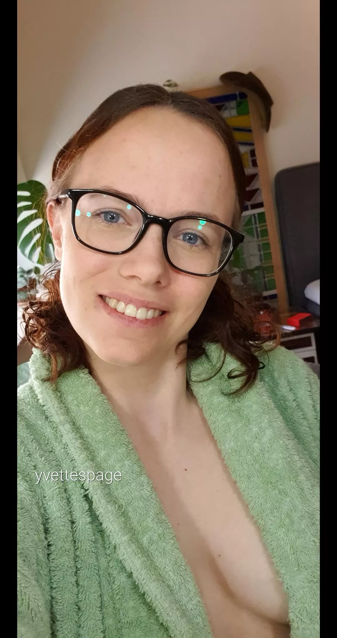 Getting ready for a photoshoot! posted by yvettespage