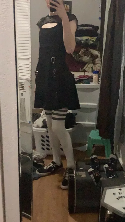 Getting ready for my date tonight :3 by allgutfeelings