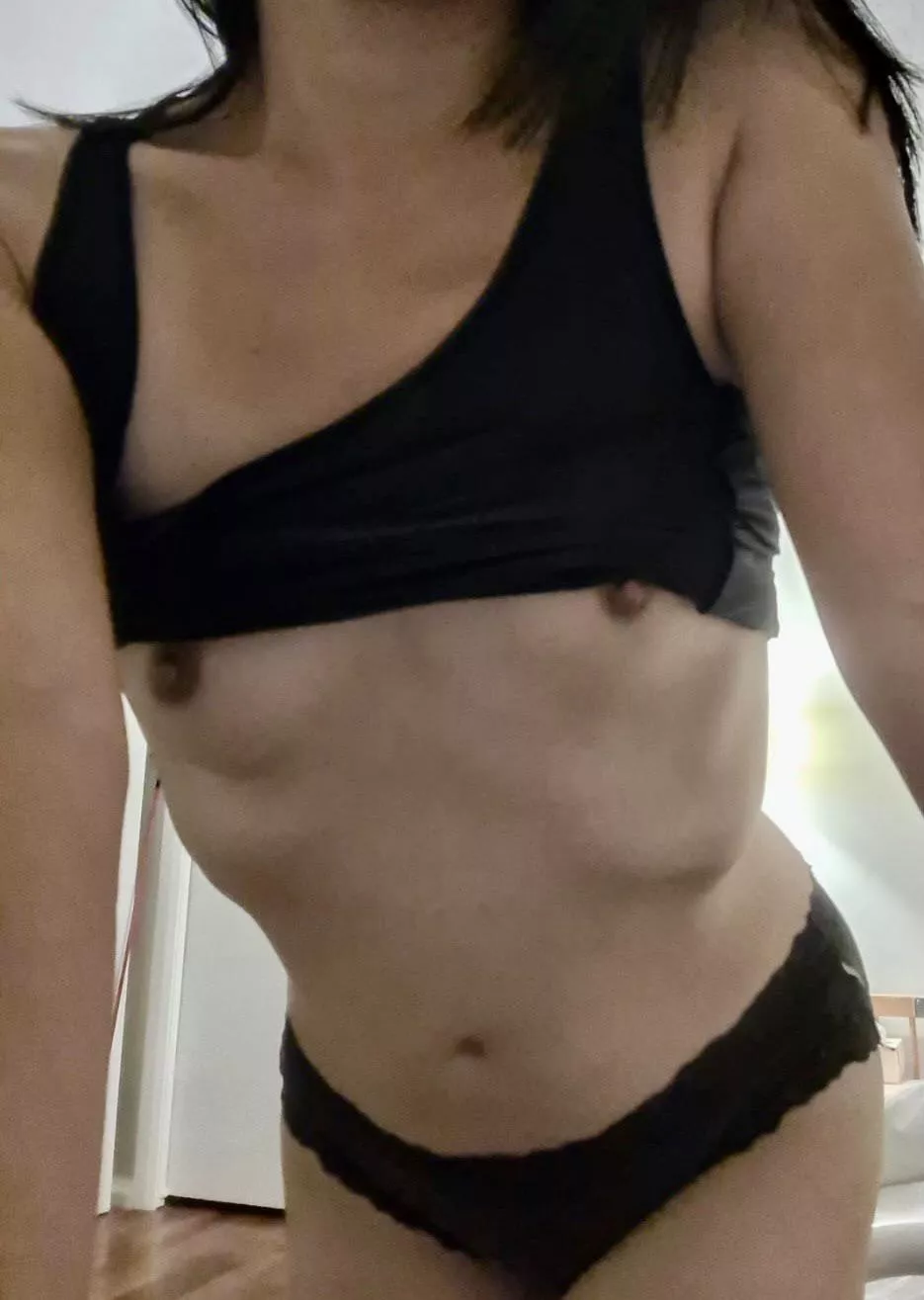 Getting ready for my morning run :) posted by Innocent_nikki_18