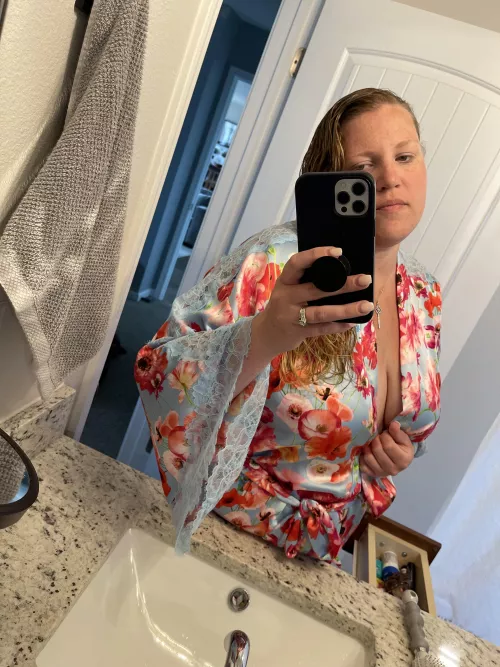 Getting ready for the day! Come join me for my shower 😜 by Lynee418