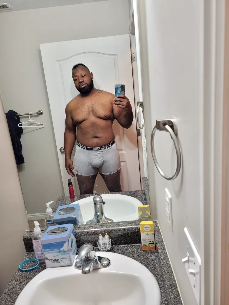 Getting ready for the day. #dadbod posted by mr4real83