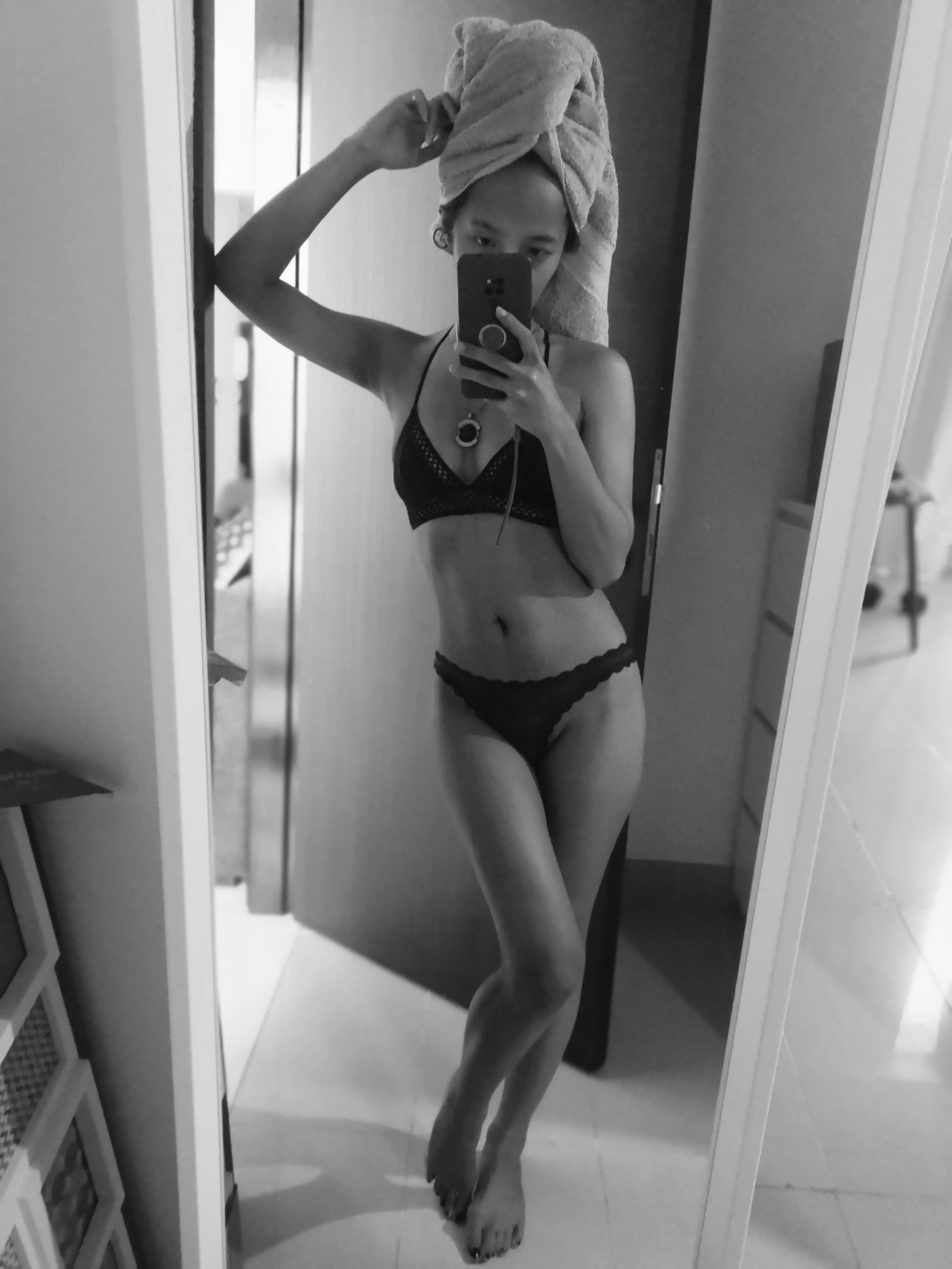 Getting ready for work [f] posted by untamedqueen25