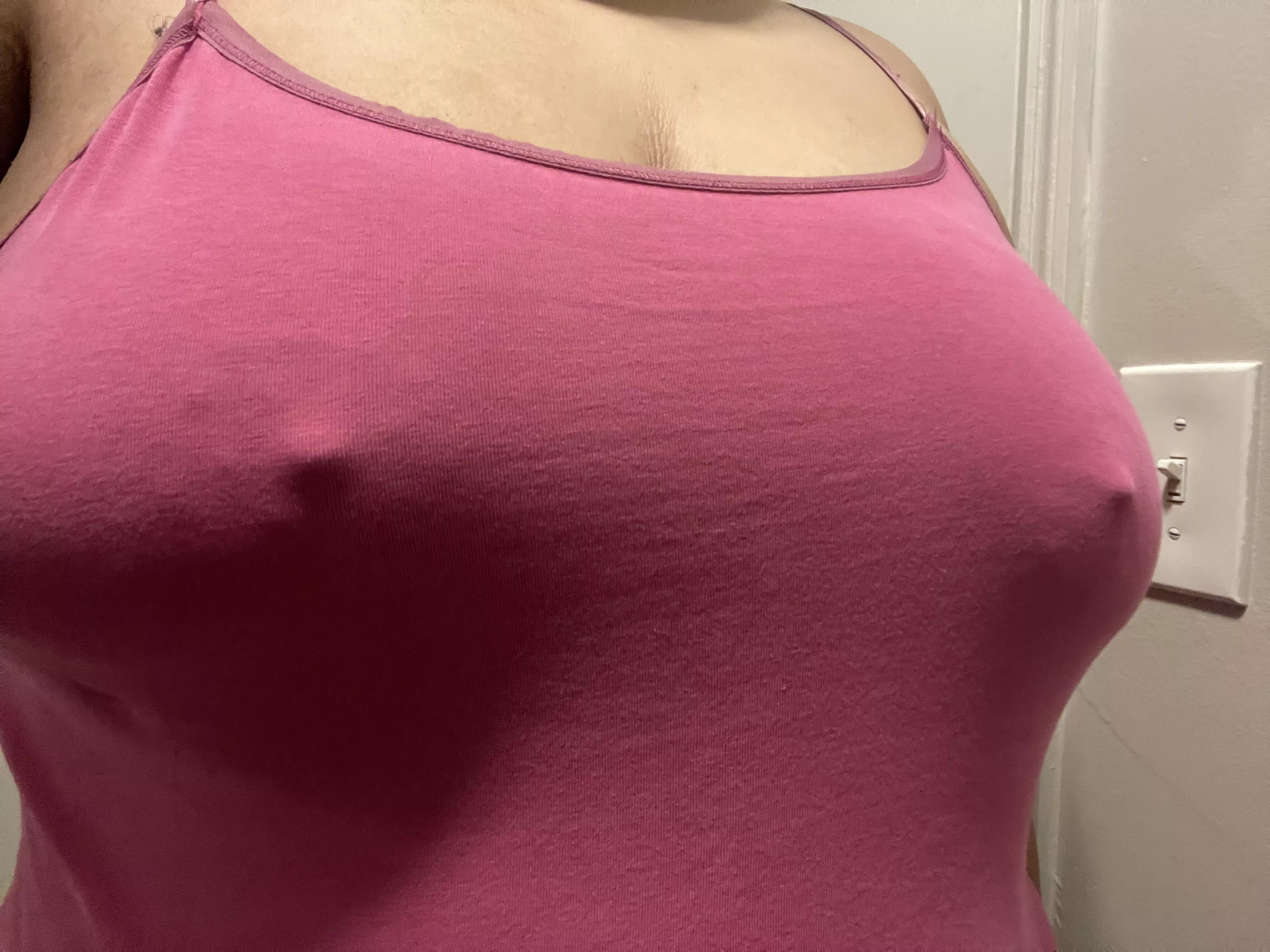 Getting ready to go to the pub. You think anyone will notice?? 😉will you be there? posted by beautifulbrowngirl19