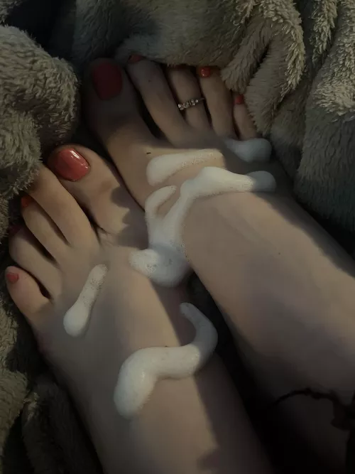 Getting ready to moisturize 😏🧴 by Wave_Lite