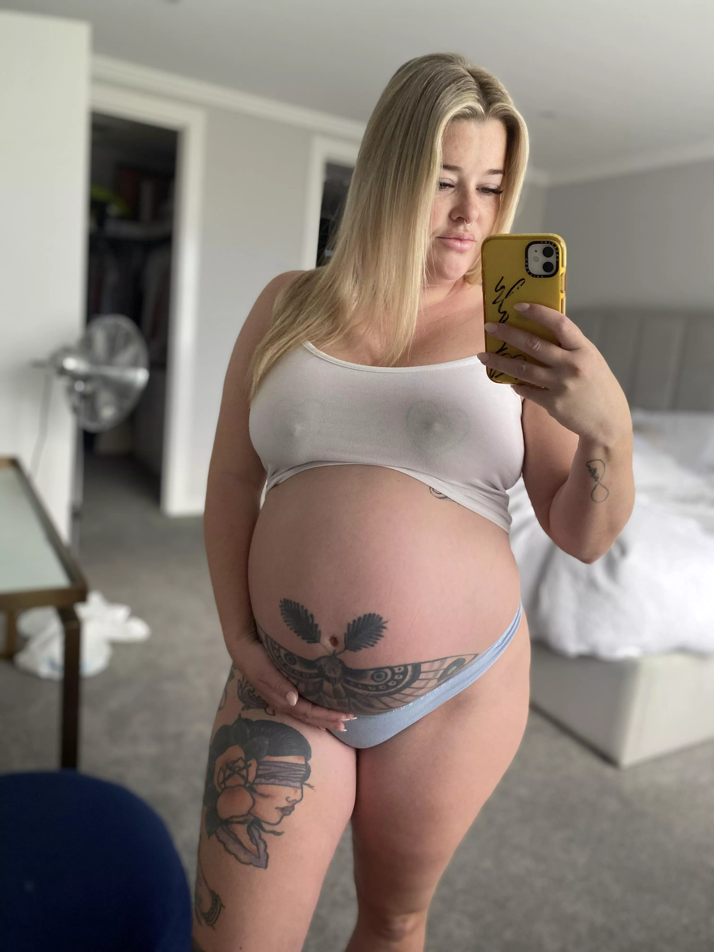 Getting rounder 🥰 posted by blondenpregnant
