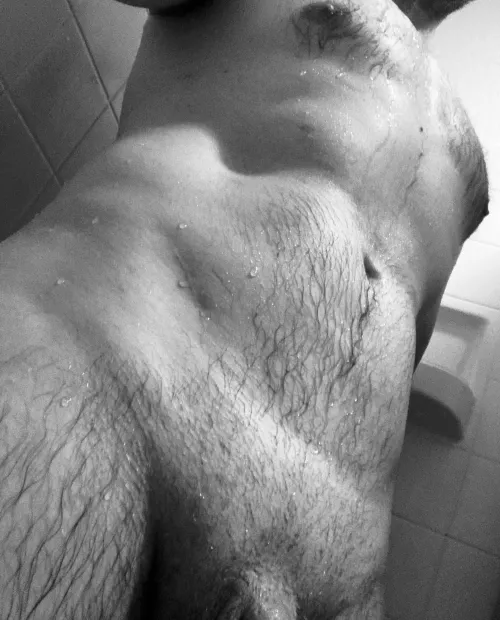 Getting wet and getting ready by YoNoSoyUnPinguino