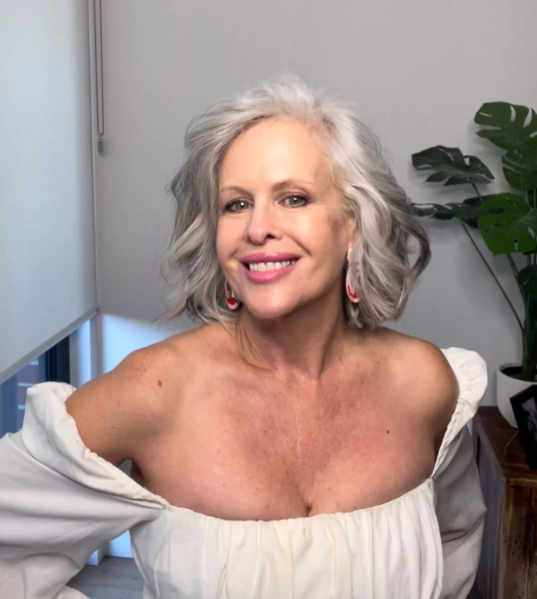 GILF with Flair posted by gooningaccount