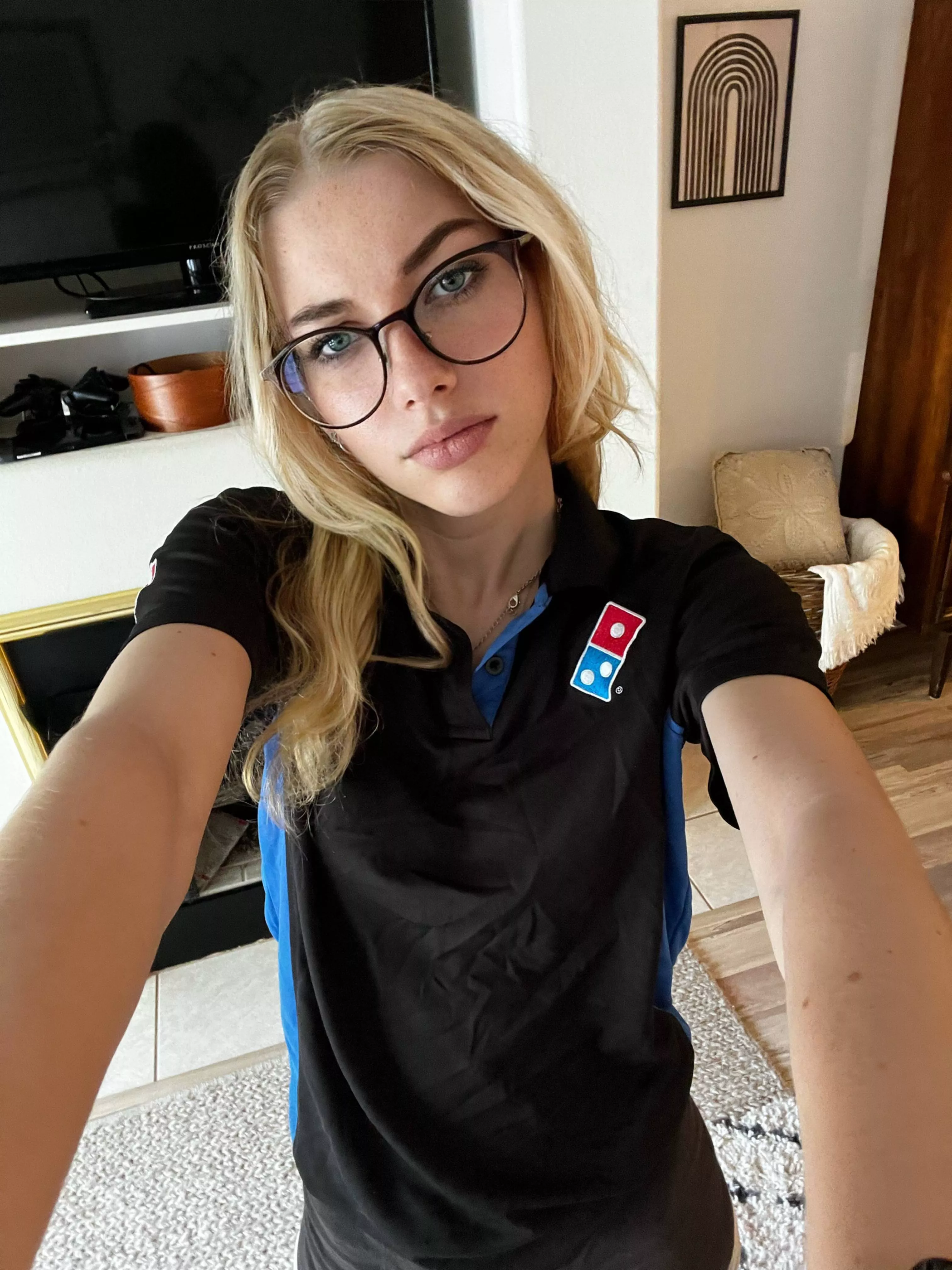 gimmie da sausage (21f) posted by Kyliesfeettt