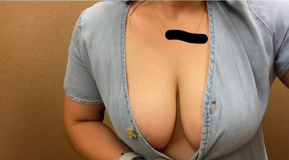 Girlfriend going out for the weekend 🥵 posted by spacebadbunny